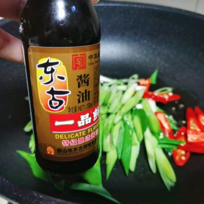 青蒜炒猪肝怎么做_青蒜炒猪肝家常做法