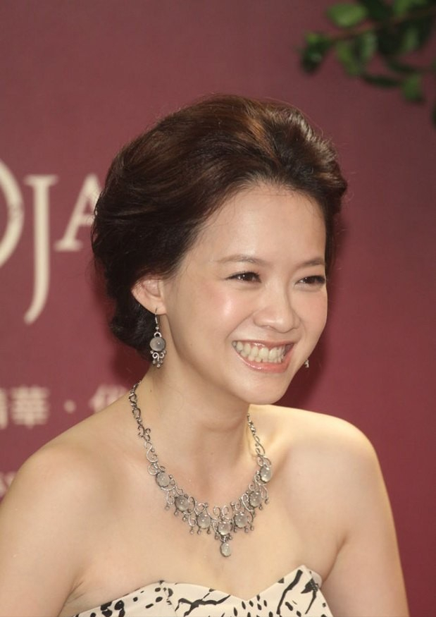 曾宝仪是谁_曾宝仪个人资料