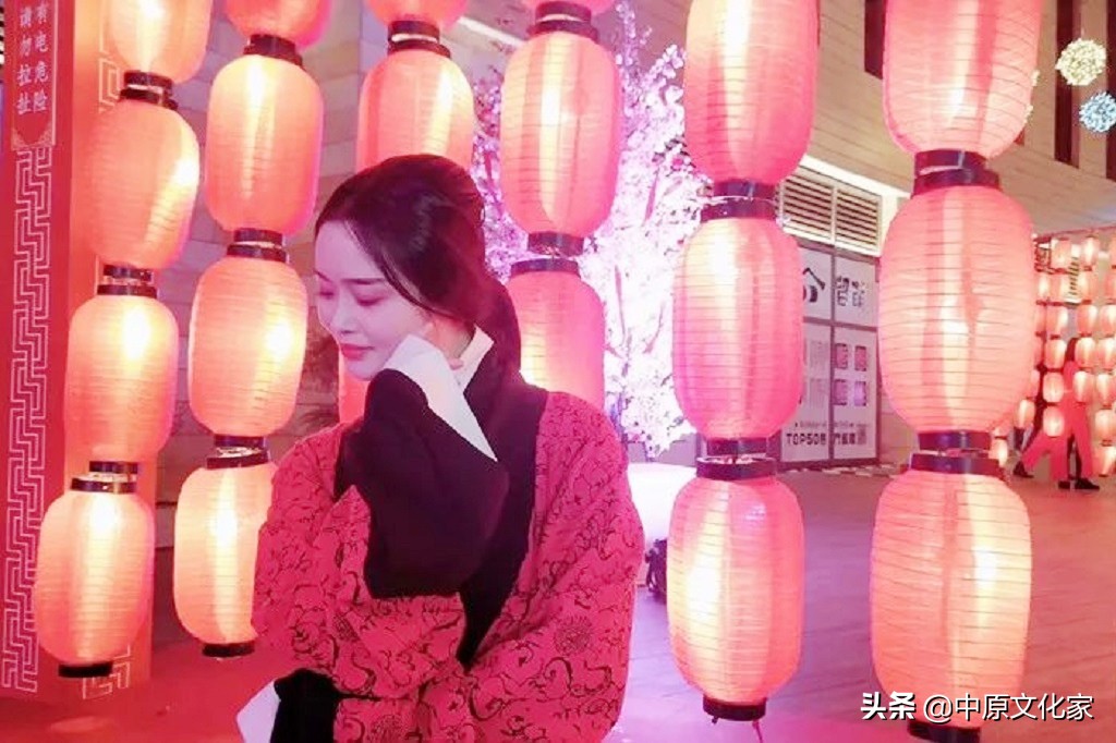 秉烛夜游什么意思_ 秉烛夜游的典故