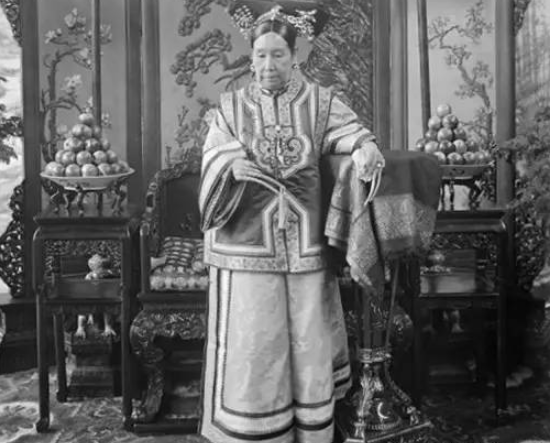 孙殿英怎么死的_孙殿英的死因