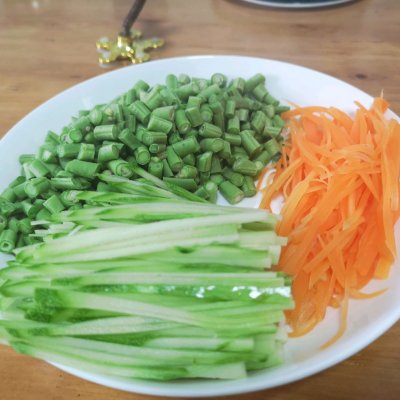 炸酱面怎么做_炸酱面的家常做法