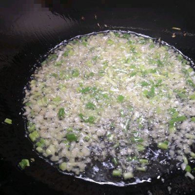 炸酱面怎么做_炸酱面的家常做法