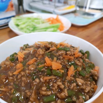 炸酱面怎么做_炸酱面的家常做法
