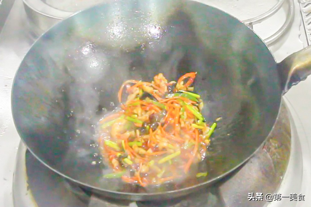 鱼香肉丝怎么做_鱼香肉丝的家常做法