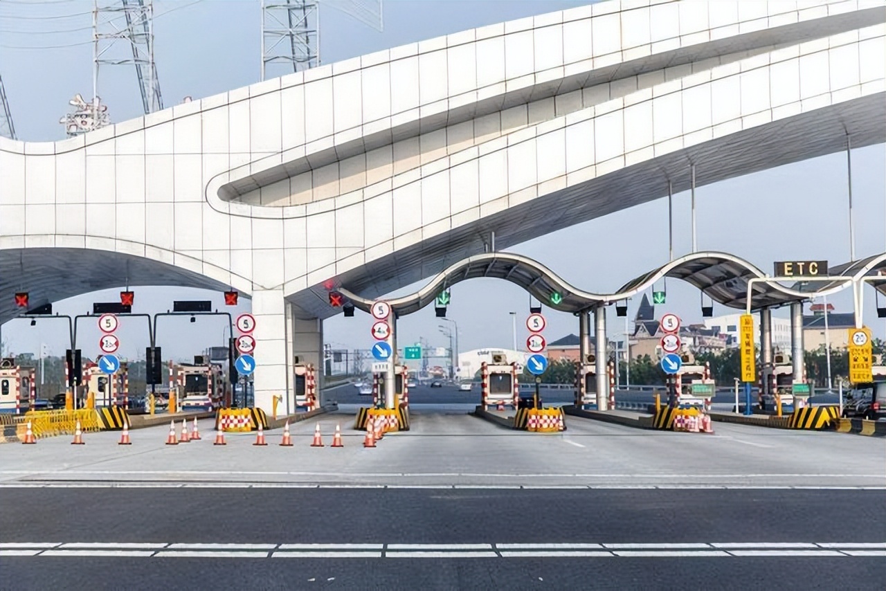 高速公路怎么收费的_高速公路收费用标准
