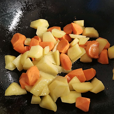 咖喱牛肉饭怎么做_咖喱牛肉饭的做法