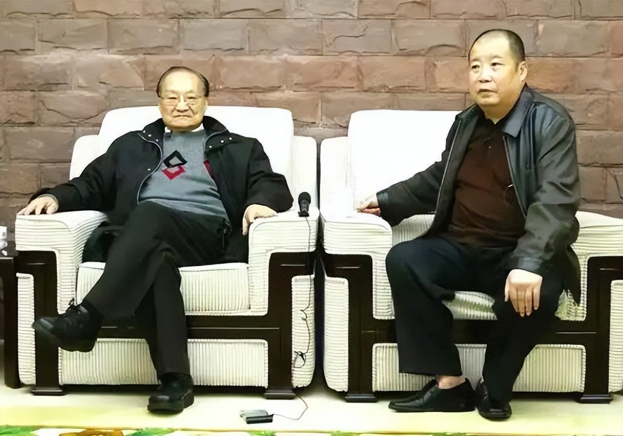 二月河是谁_二月河生平简介