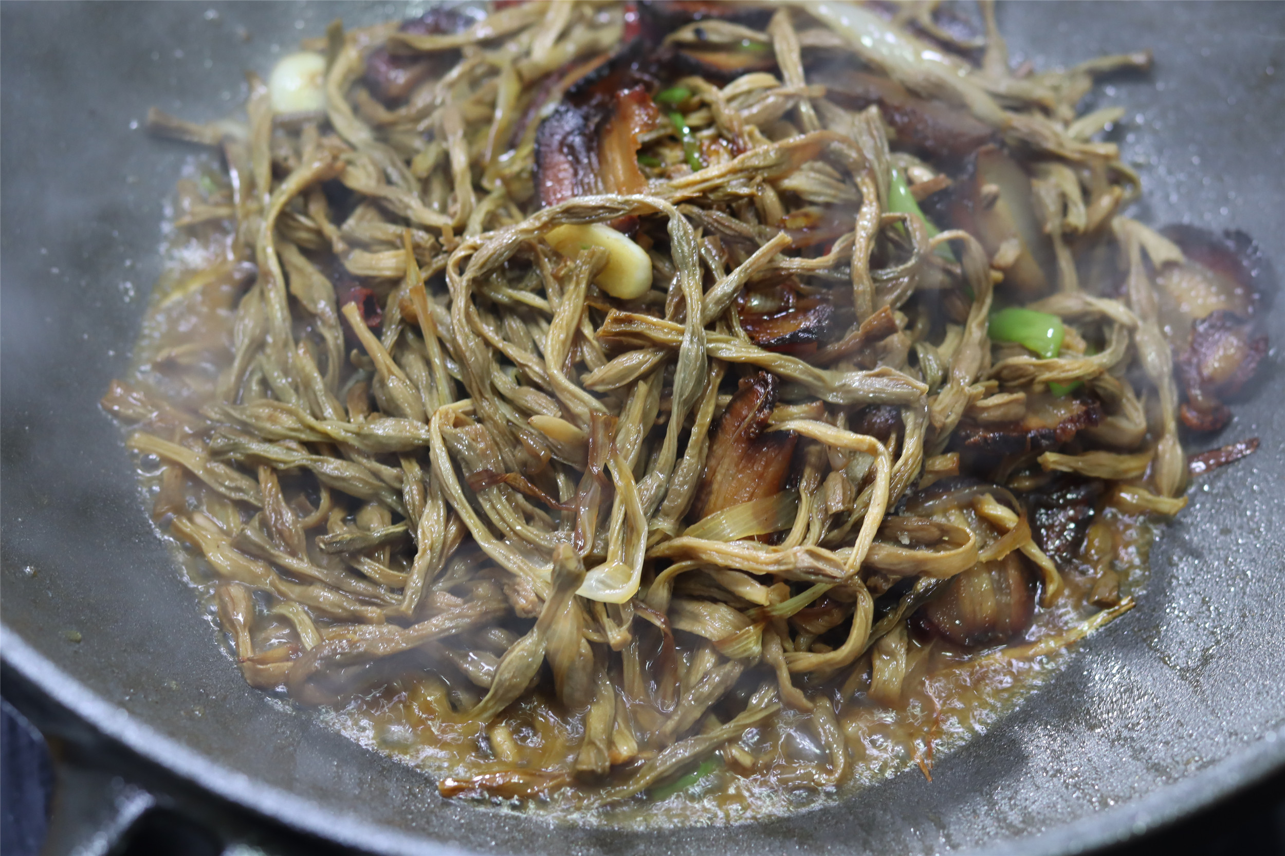 干豆角怎么做好吃_超下饭的干豆角做法