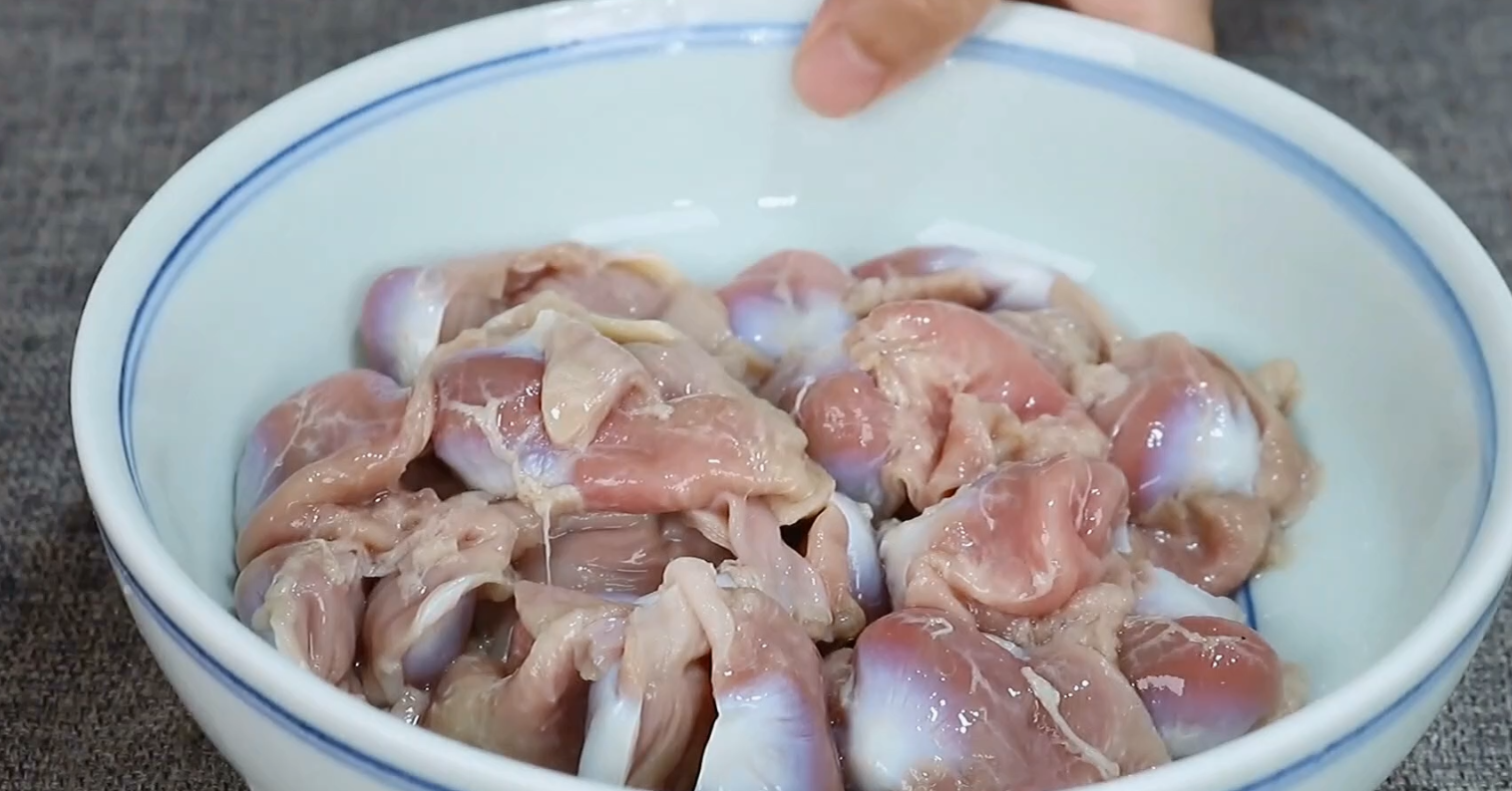 如何炒鸡胗_鸡胗的家常做法