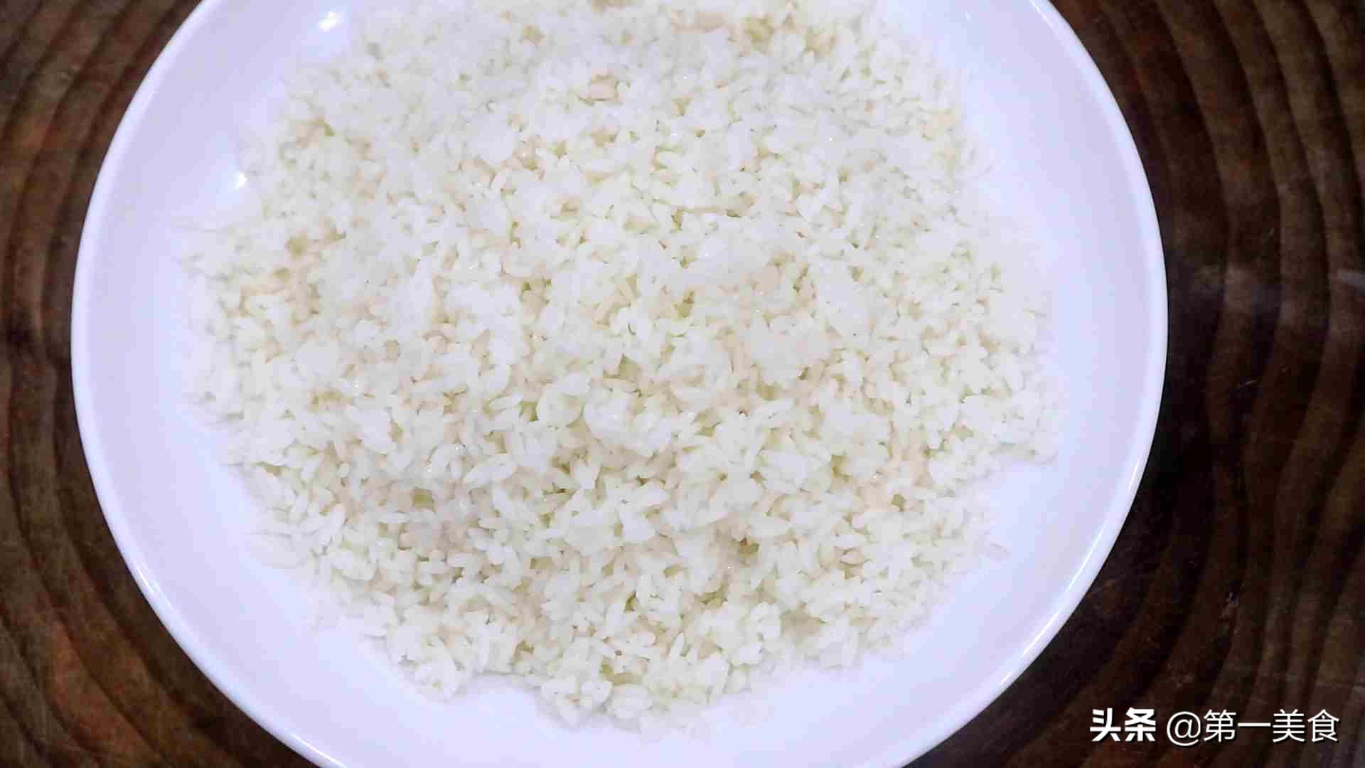 酱油炒饭怎么做_酱油炒饭的家常做法
