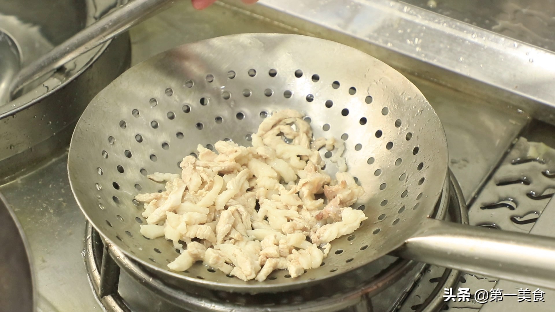豆芽炒肉怎么做_豆芽炒肉的做法