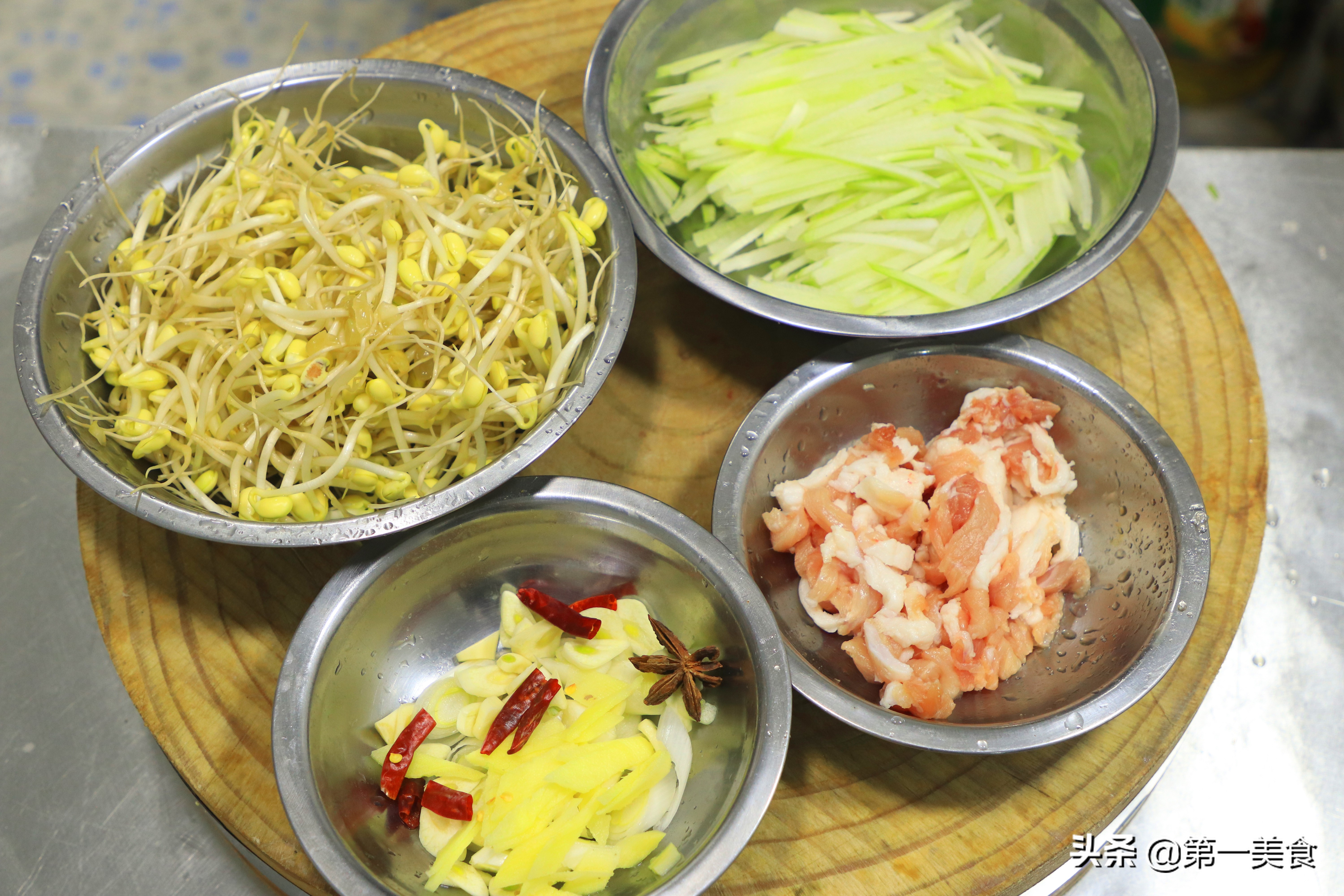 豆芽炒肉怎么做_豆芽炒肉的做法