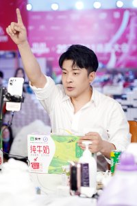 辛巴是谁_辛巴的个人经历
