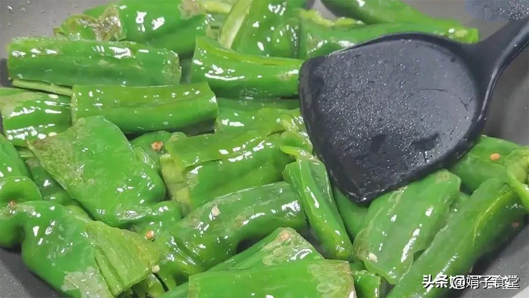 虎皮青椒怎么做_虎皮青椒的做法教程