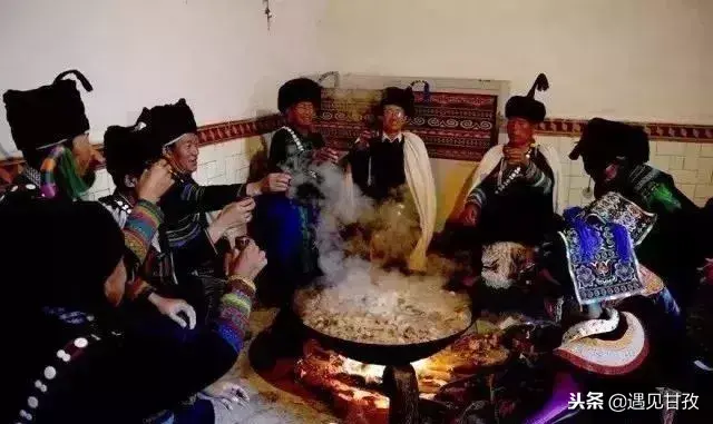 彝族的新年风俗有什么_彝族的新年风俗习惯