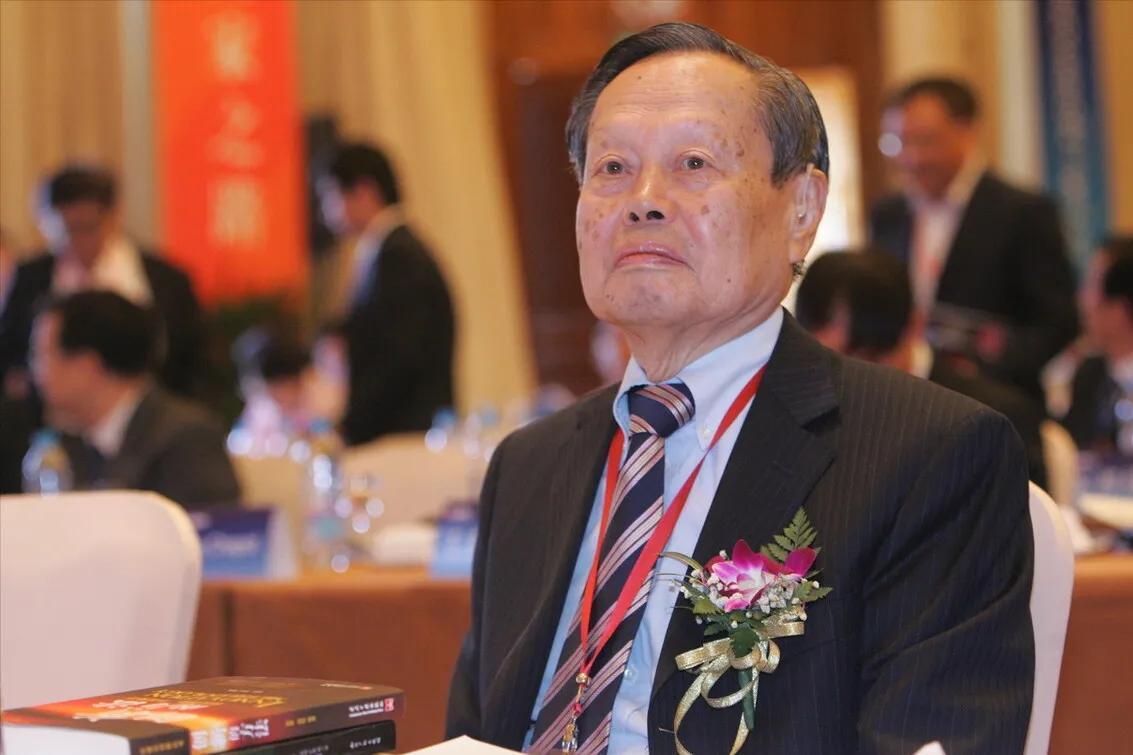 杨振宁是个怎样的人_杨振宁对社会的贡献