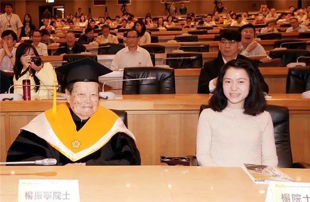 杨振宁是个怎样的人_杨振宁对社会的贡献