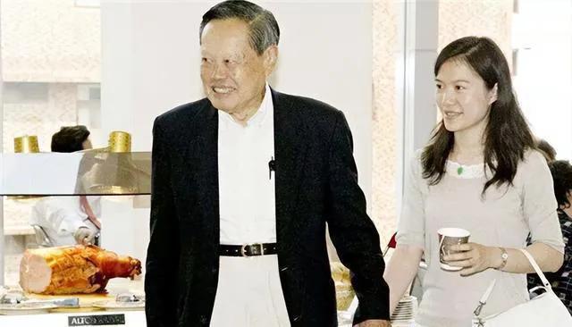 杨振宁是个怎样的人_杨振宁对社会的贡献