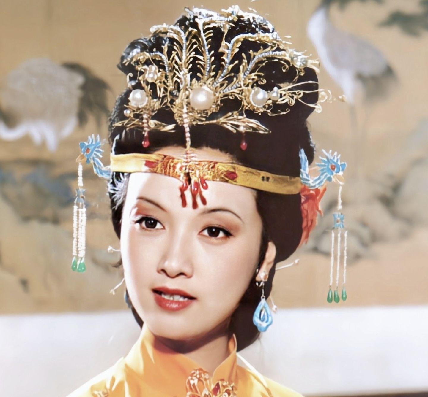 薛宝钗为什么贬低王熙凤_薛宝钗贬低王熙凤的缘由