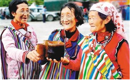 独龙族晚上睡觉为什么不关门_独龙族晚上睡觉不关门的原因