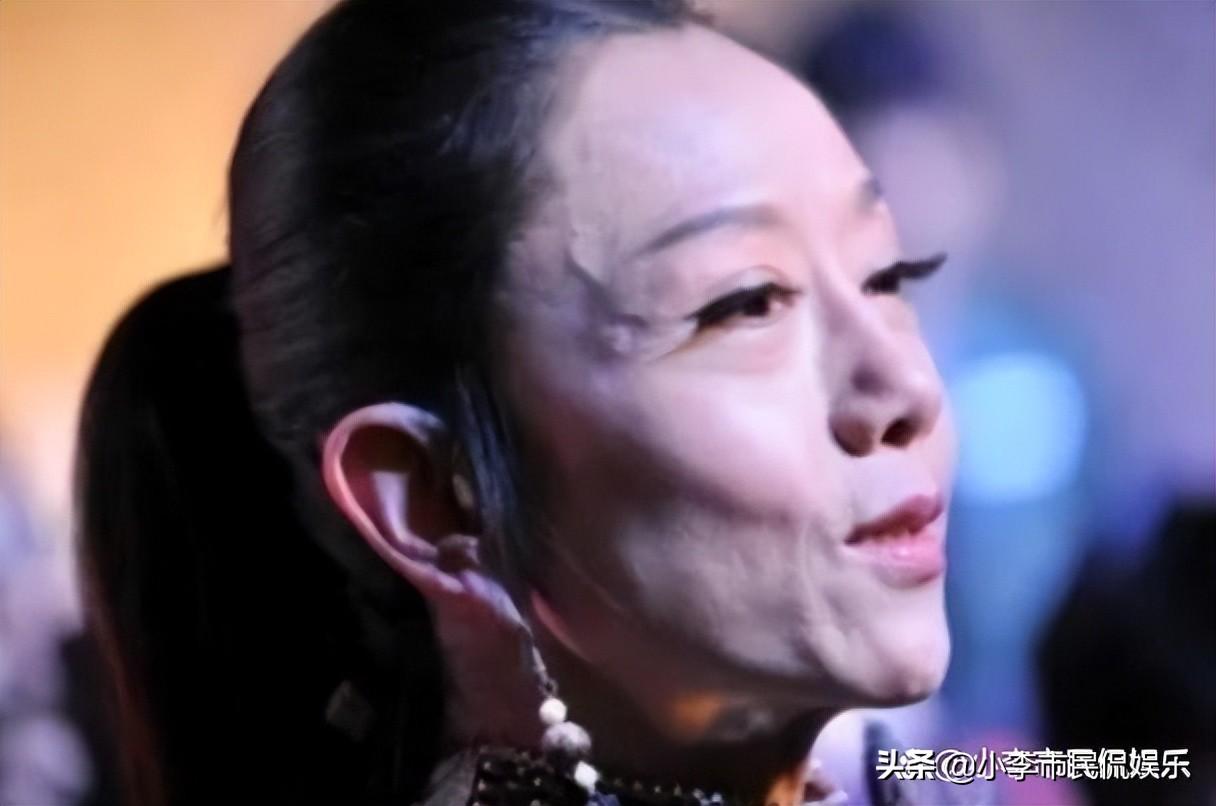 杨丽萍为什么总是戴着帽子_杨丽萍戴帽子的原因