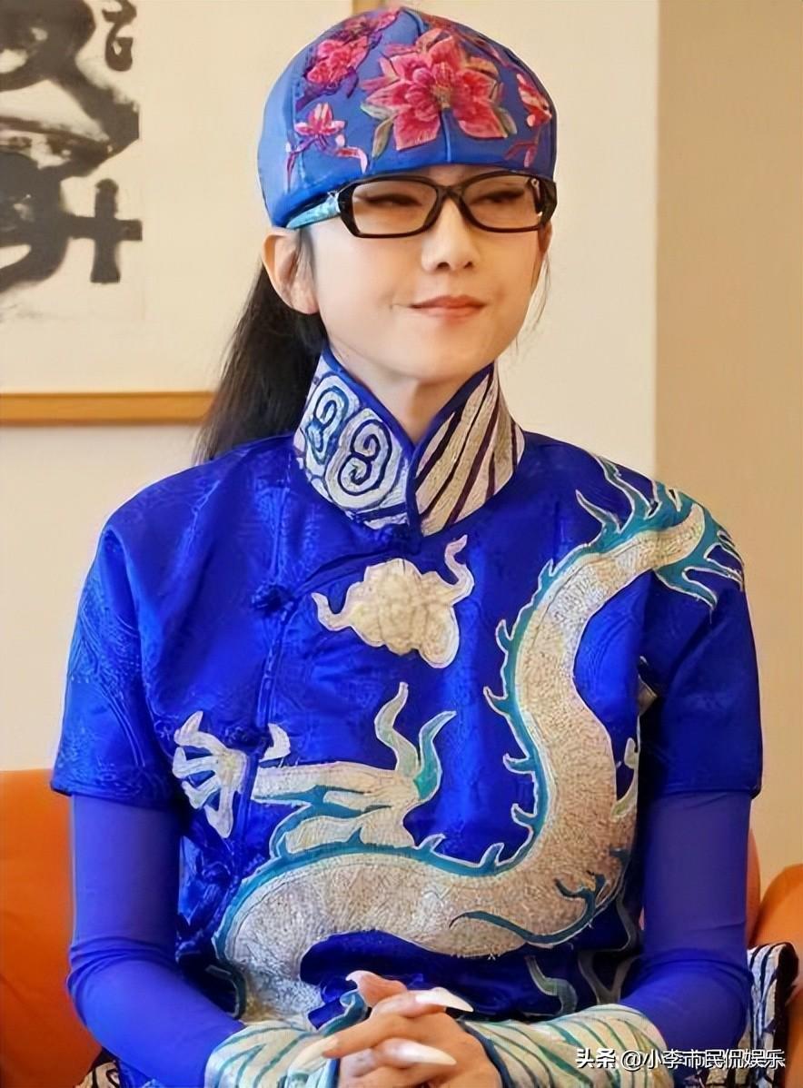 杨丽萍为什么总是戴着帽子_杨丽萍戴帽子的原因