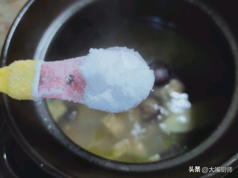 炖鸡汤放什么材料好吃_炖鸡汤的正确方法