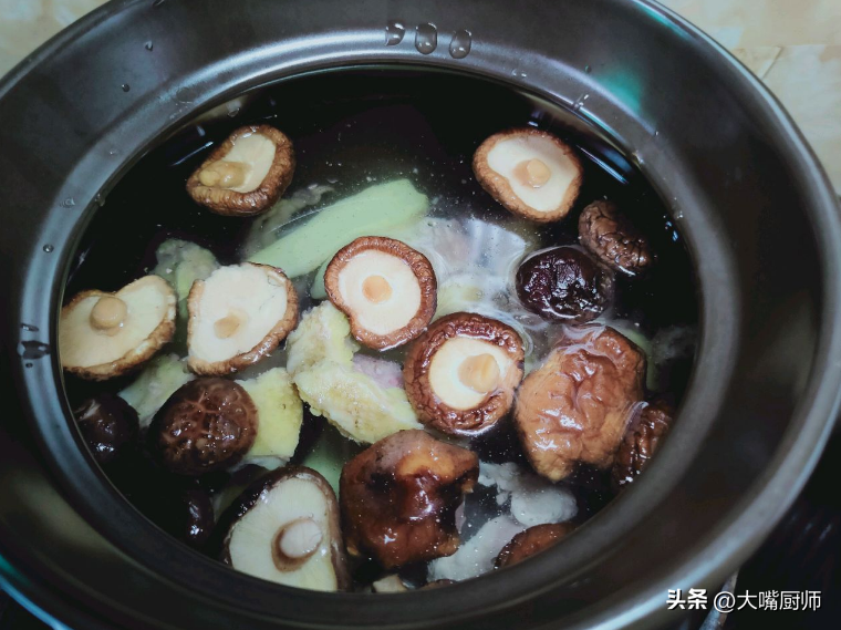 炖鸡汤放什么材料好吃_炖鸡汤的正确方法