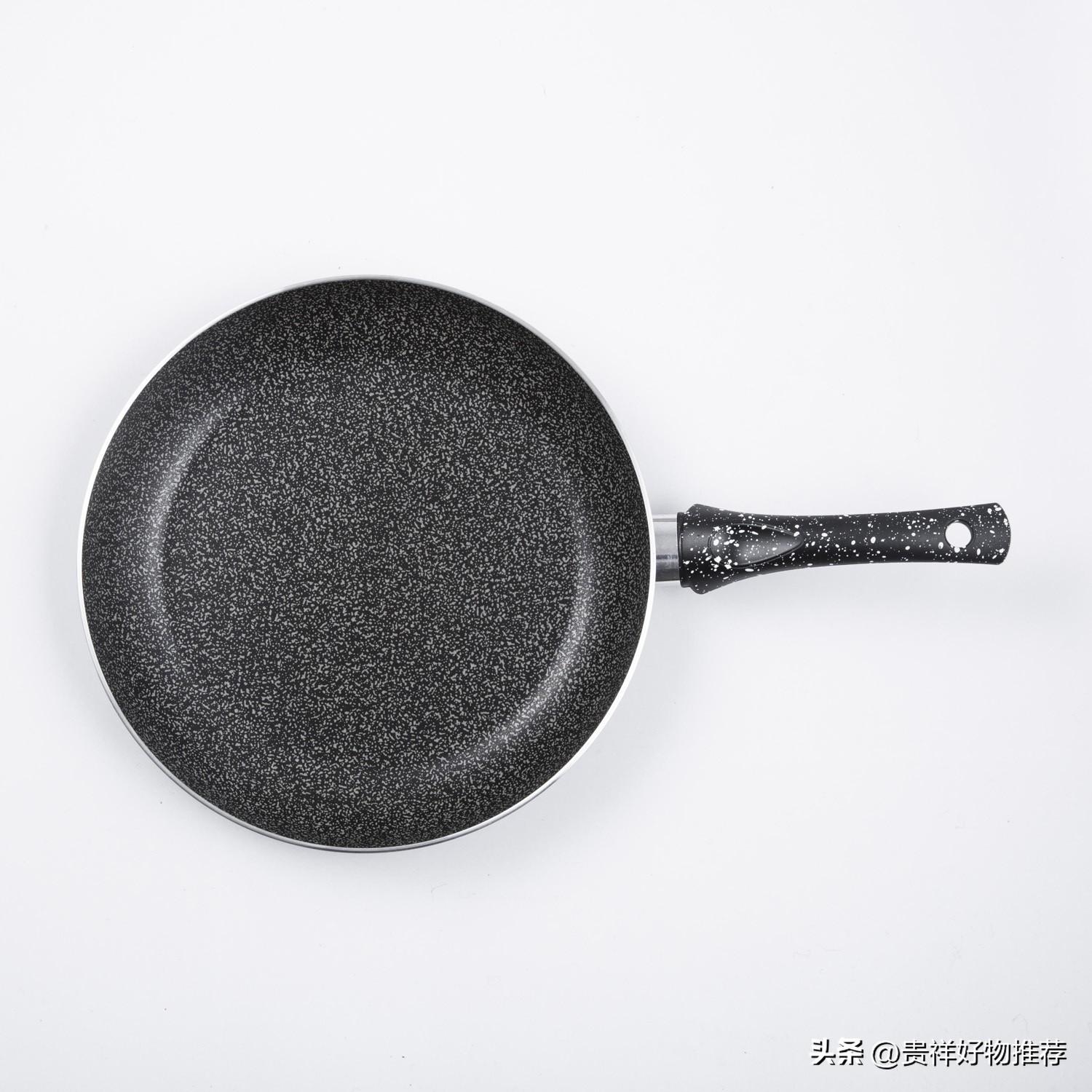 不粘锅能用猪油开锅吗_不粘锅的开锅方式