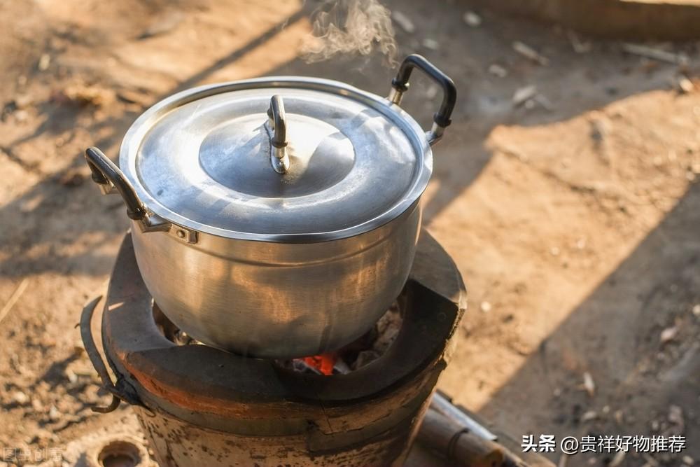 铸铁锅底部变黄怎么办_铸铁锅底部变黄的解决方法