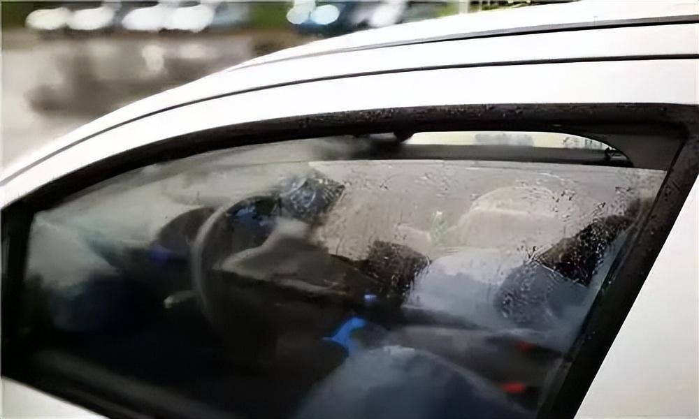 早晚温差大车窗总起雾怎么办_车窗除雾的技巧