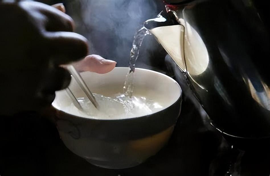 开水烫餐具可以消毒吗_这个不一定