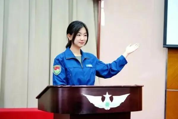 韩佳宁是谁_颜值与实力担当的宝藏女孩