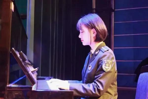 韩佳宁是谁_颜值与实力担当的宝藏女孩