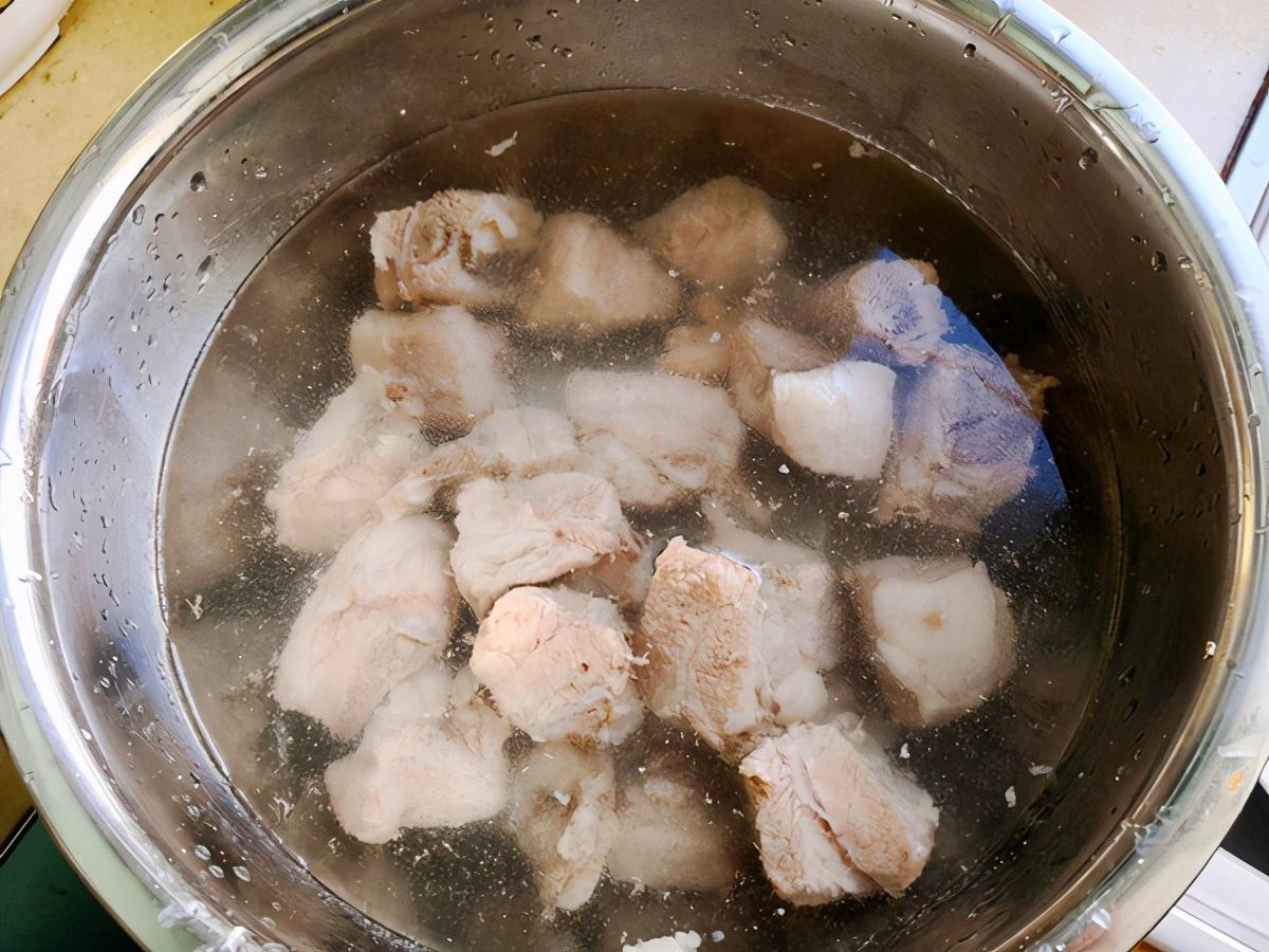排骨先焯水是错误的吗_家常红烧排骨的做法