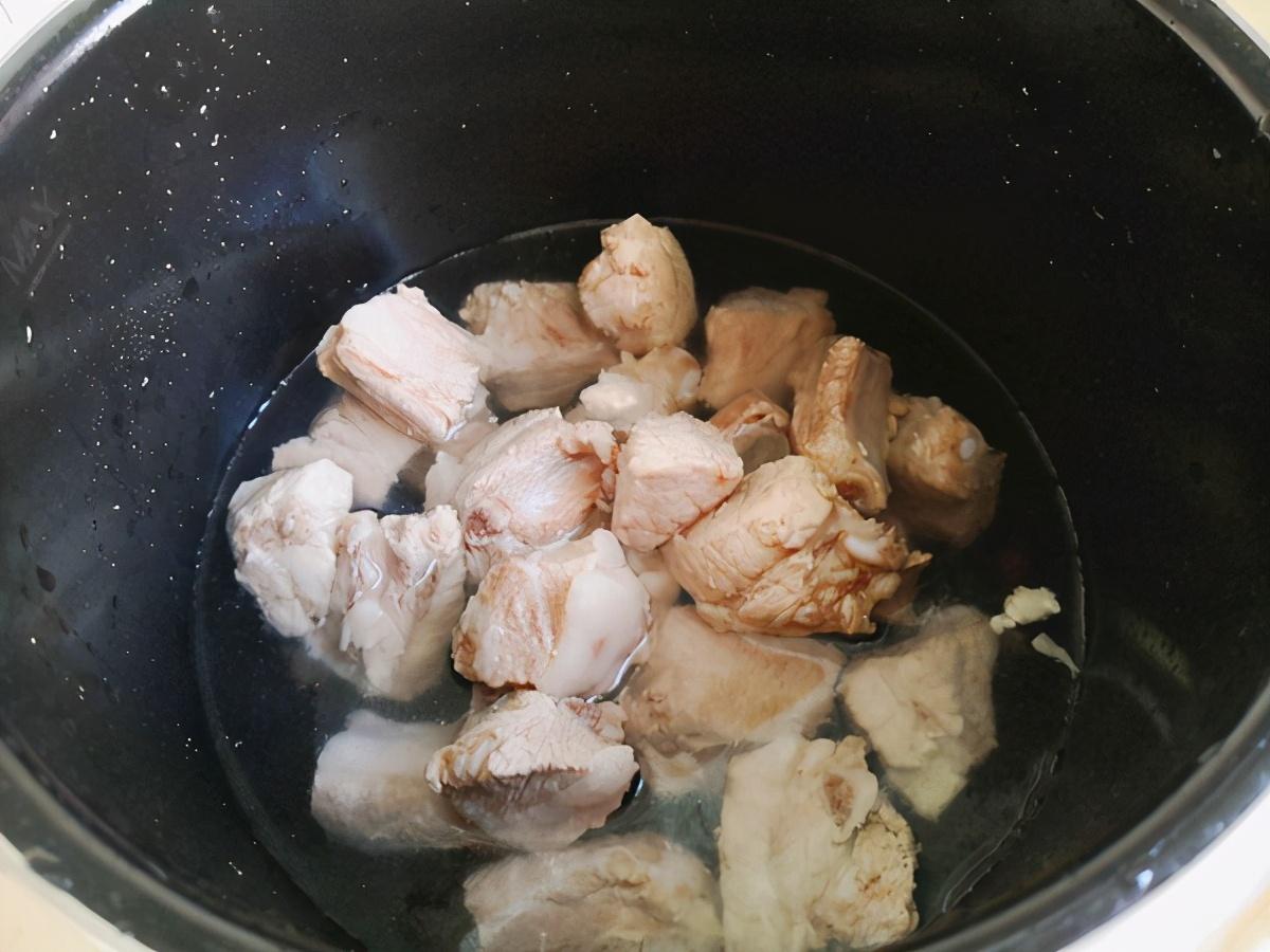 排骨先焯水是错误的吗_家常红烧排骨的做法