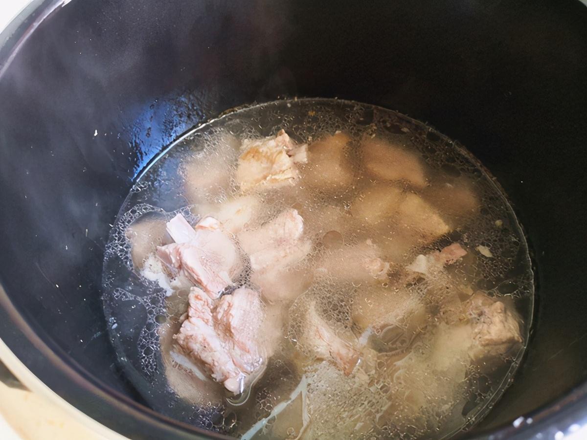 排骨先焯水是错误的吗_家常红烧排骨的做法