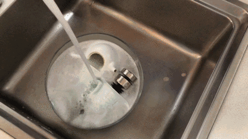 花洒头堵了怎么办_花洒头堵的梳头方法