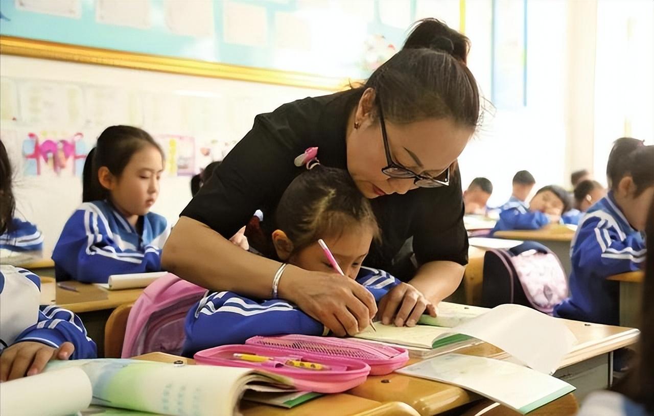 小孩什么时候练字比较好_适合练字的年龄