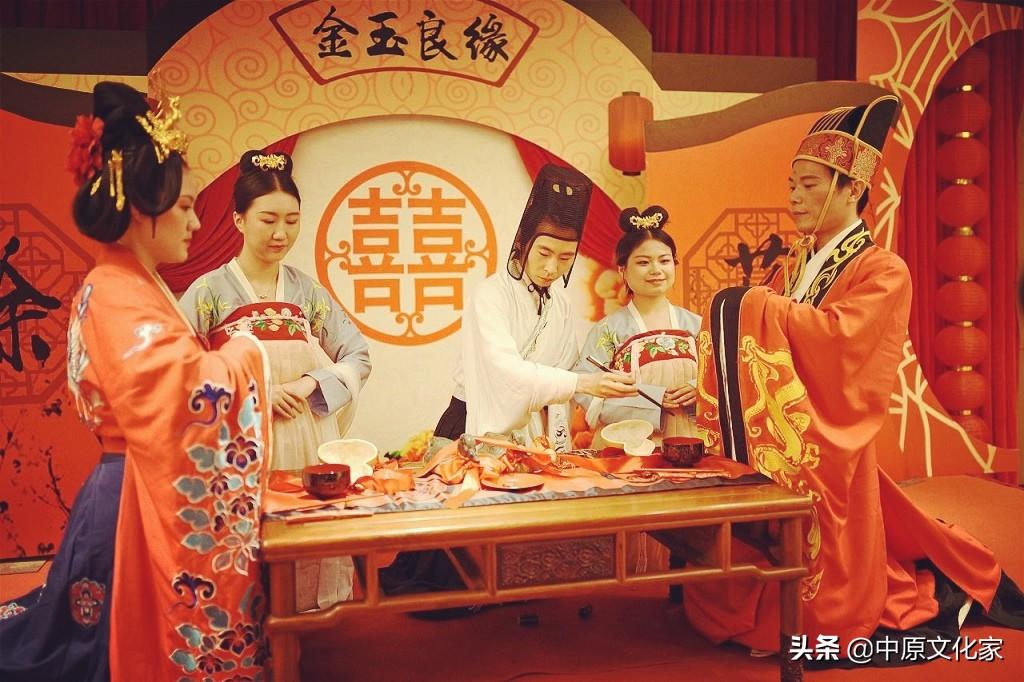  古代女子几岁嫁人_ 古代人为何早婚早育