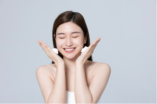 护肤品中的香味是怎么来的_有害吗