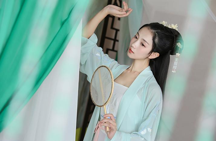 莲花的诗句有哪些_关于莲花的诗句古诗