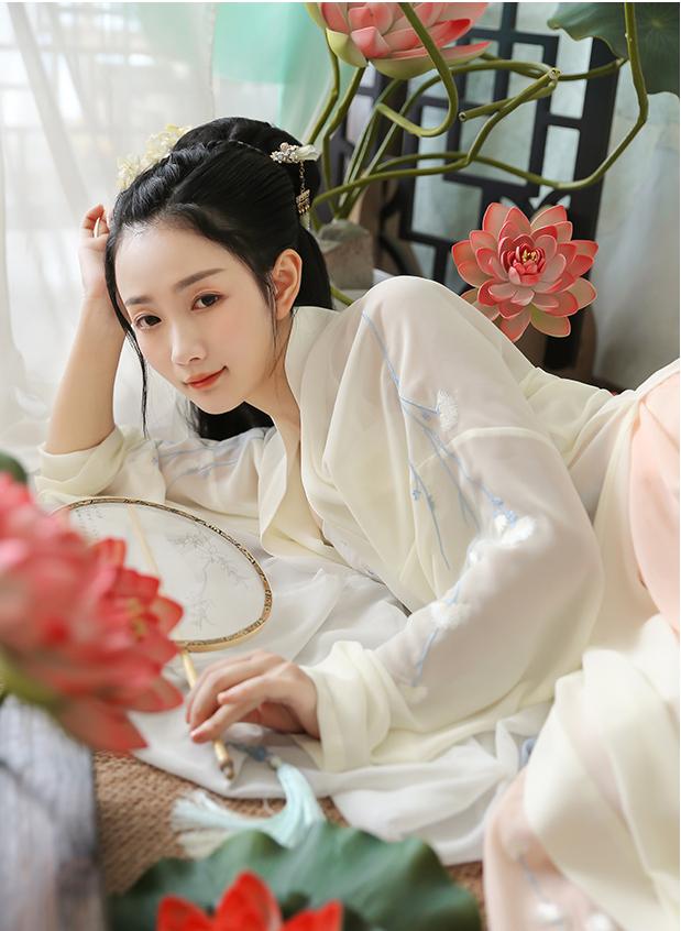 莲花的诗句有哪些_关于莲花的诗句古诗