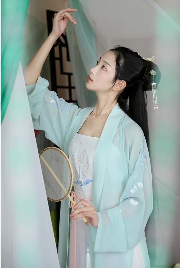 莲花的诗句有哪些_关于莲花的诗句古诗
