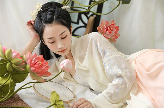 莲花的诗句有哪些_关于莲花的诗句古诗