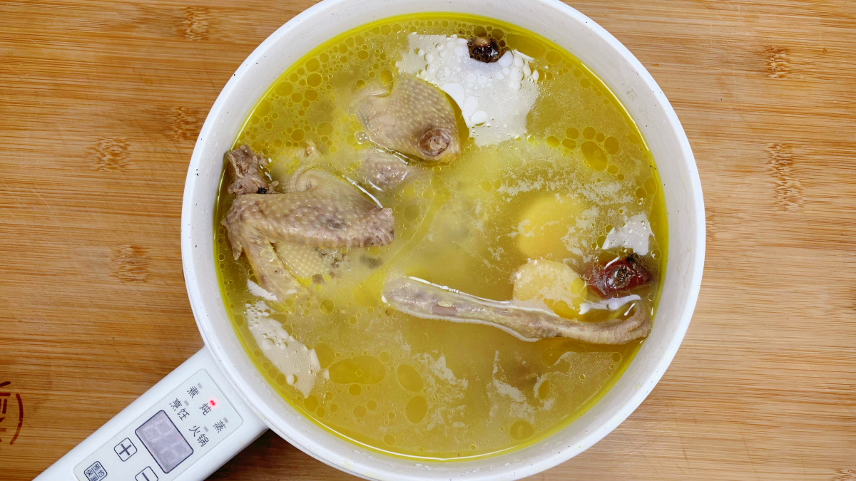 鸽子怎么炖最补气血_鸽子汤的做法教程