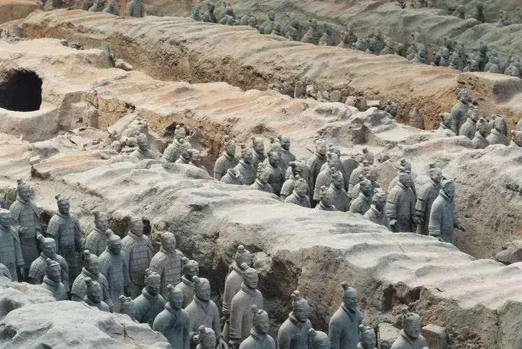 为何秦始皇的兵马俑都不戴头盔_一文解答