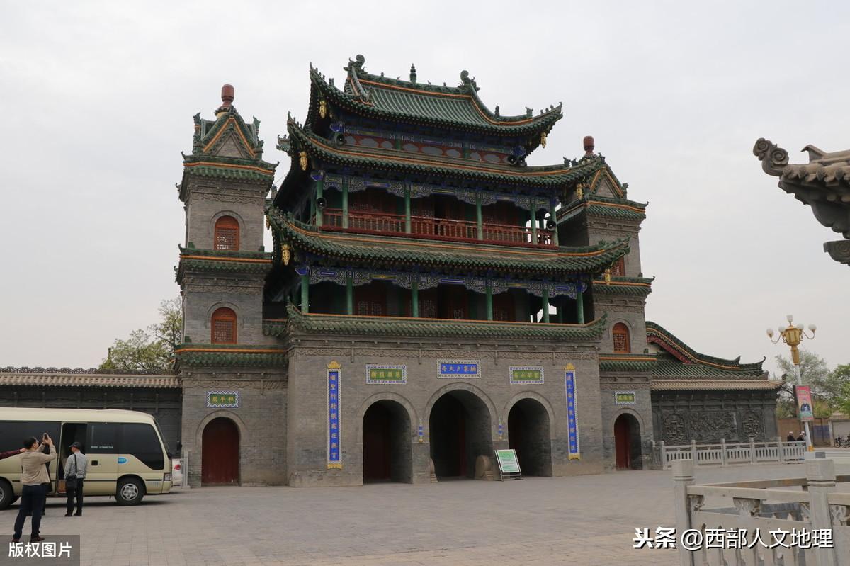 回族的服饰特点是怎样的_回族的服饰特点和风俗习惯