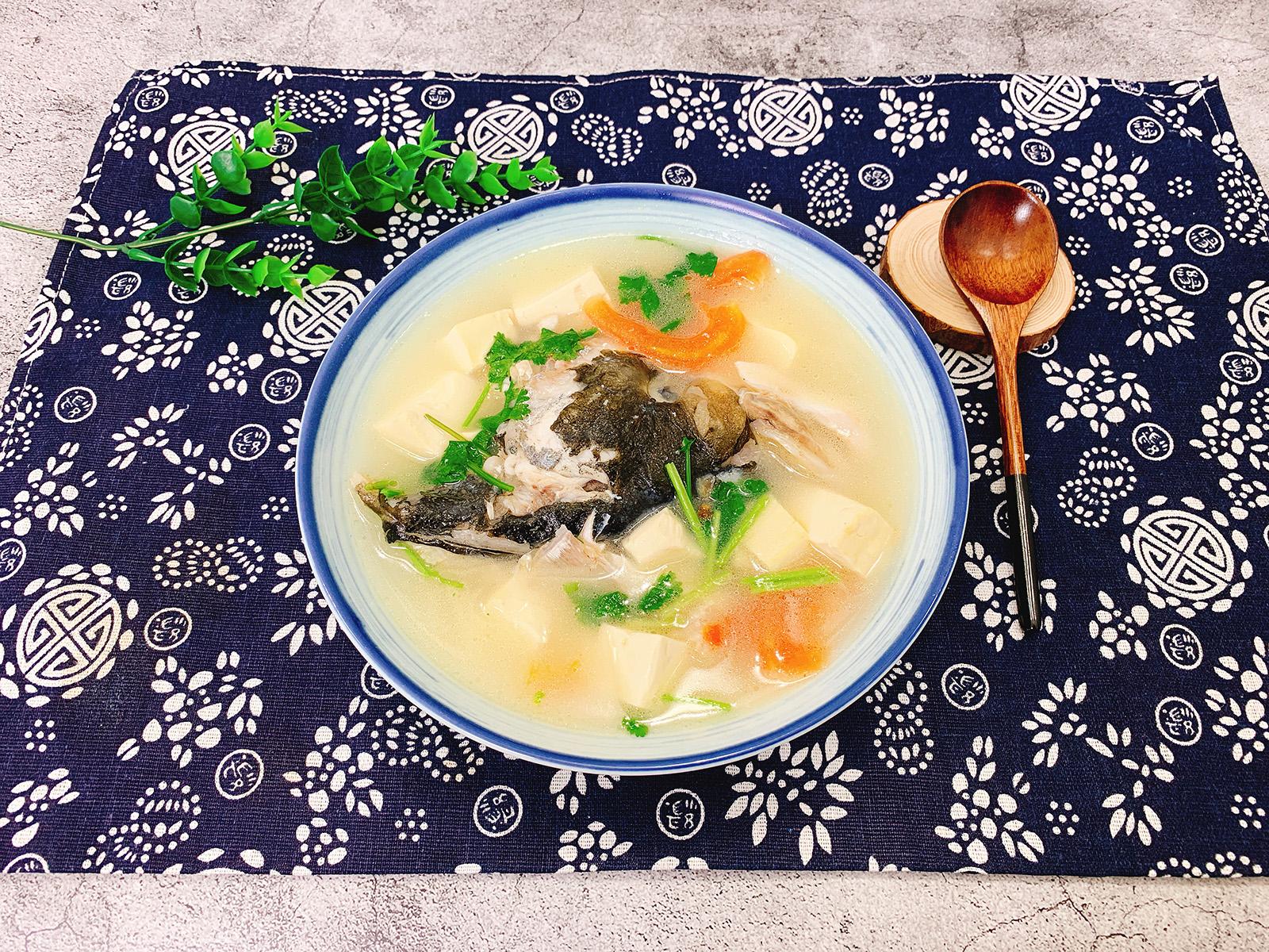 ​煮鱼头豆腐汤怎么做_​煮鱼头豆腐汤的正宗做法