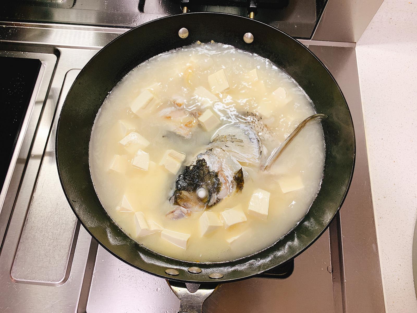 ​煮鱼头豆腐汤怎么做_​煮鱼头豆腐汤的正宗做法